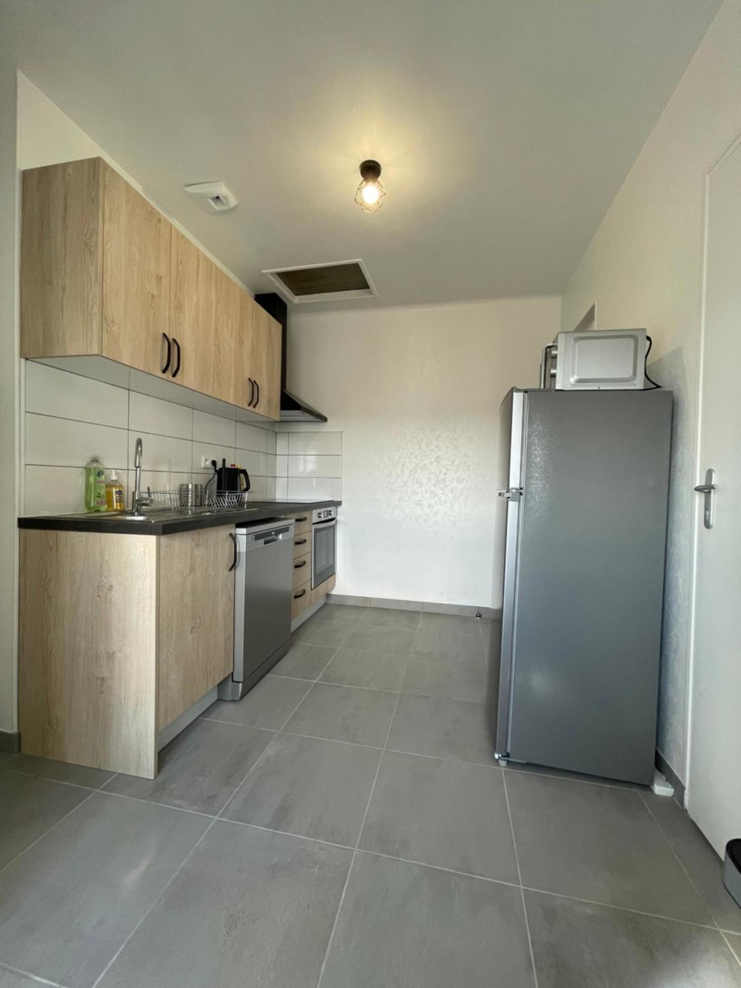Appartement Renove Tout Equipe, Centre Ville, Proche De La Gare Et Commerce Flers  Esterno foto